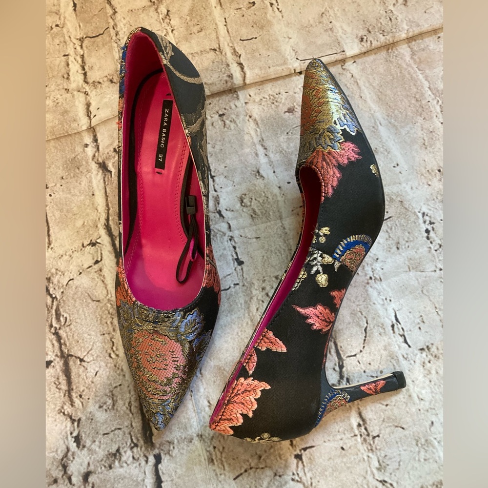 Nwot Zara, Basic Multiple Color Pattern Fabric Up… - image 1